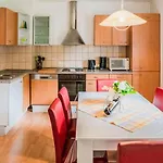 Modernes Familienapartment ميدهباخ